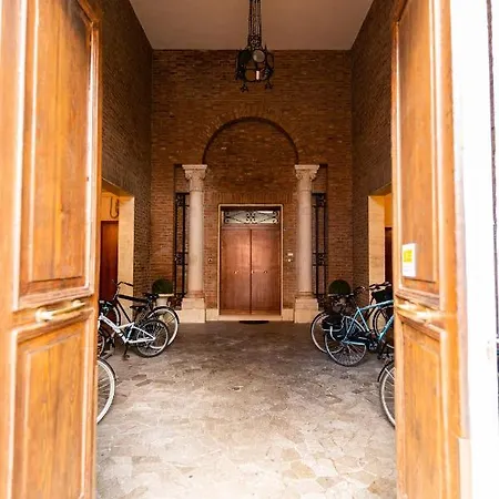 Sacrati 39 Ferrara